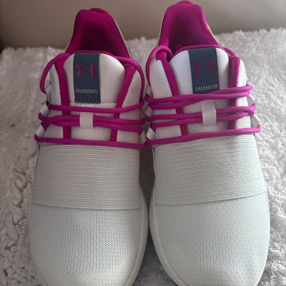 Tennis shoes - Picture 2 of 8